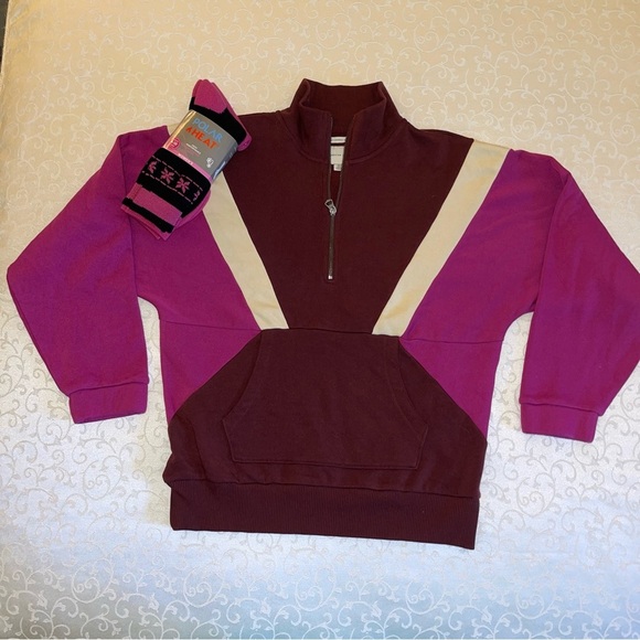 American Eagle Outfitters Tops - American Eagle Quarter Zip Tri-Color Sweatshirt And Matching Socks